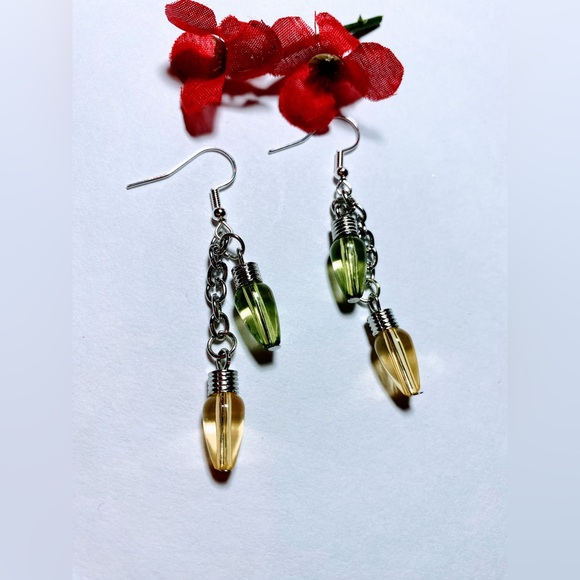 Yellow and green Christmas light bulb earrings - Picture 2 of 2